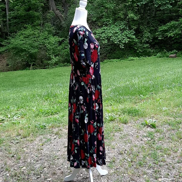 Torrid soft knit black floral skull 💀 print maxi dress size 1 in torrid - Picture 6 of 9